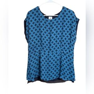 CAbi Blue Geometric Print Blouse Women’s Medium Cap Sleeve Pleated